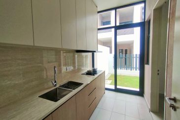 Freehold, Near Plus Highway, Double Storey Semi-D, Bandar Puteri Bangi, Kajang, Selangor