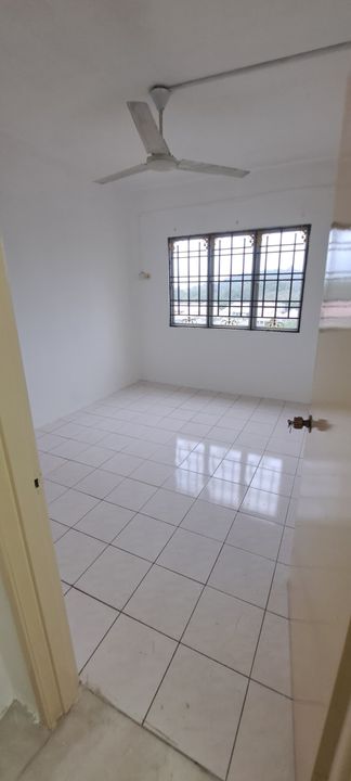 Below Market Value, End Unit, Near Elevator, Apartment Desaminium Flora Chempaka, Seri Kembangan, Selangor, For Sale, Selangor, Puchong South