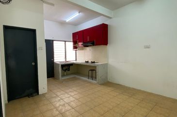 Renovated, Freehold, Double Storey House, Taman Seri Dagang, Banting, Selangor, For Sale