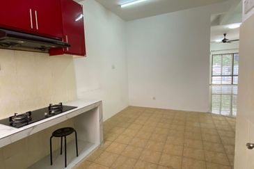 Renovated, Freehold, Double Storey House, Taman Seri Dagang, Banting, Selangor, For Sale