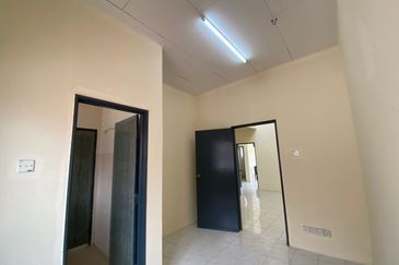 Renovated, Freehold, Double Storey House, Taman Seri Dagang, Banting, Selangor, For Sale