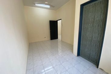 Renovated, Freehold, Double Storey House, Taman Seri Dagang, Banting, Selangor, For Sale