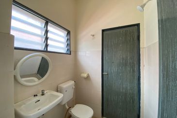 Renovated, Freehold, Double Storey House, Taman Seri Dagang, Banting, Selangor, For Sale