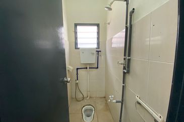 Renovated, Freehold, Double Storey House, Taman Seri Dagang, Banting, Selangor, For Sale