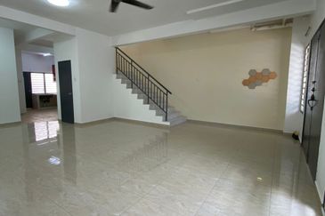 Renovated, Freehold, Double Storey House, Taman Seri Dagang, Banting, Selangor, For Sale