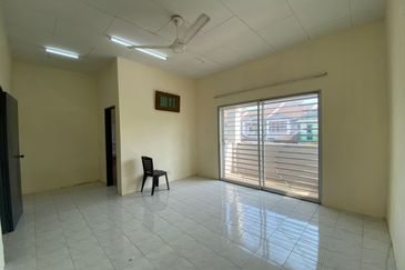 Renovated, Freehold, Double Storey House, Taman Seri Dagang, Banting, Selangor, For Sale
