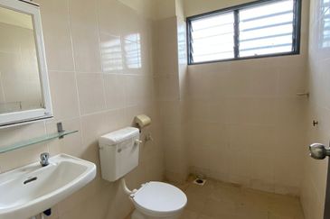 Renovated, Freehold, Double Storey House, Taman Seri Dagang, Banting, Selangor, For Sale