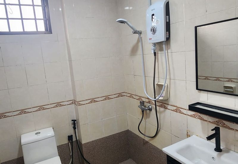 CHENG HEIGHTS CONDOMINIUM