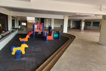 CHENG HEIGHTS CONDOMINIUM