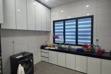 Krubong 2sty Terrace House , CORNER LOT, 55x70, FREEHOLD, 4room3bath Bare unit