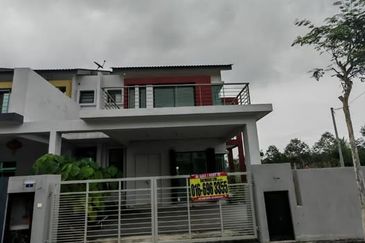 Krubong 2sty Terrace House CORNER LOT 55x70 4room 3bath 2 balcony Large area side land FREEHOLD Bare unit