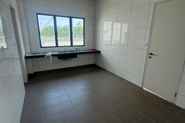 Krubong 2sty Terrace House CORNER LOT 55x70 4room 3bath 2 balcony Large area side land FREEHOLD Bare unit