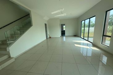 Krubong 2sty Terrace House CORNER LOT 55x70 4room 3bath 2 balcony Large area side land FREEHOLD Bare unit