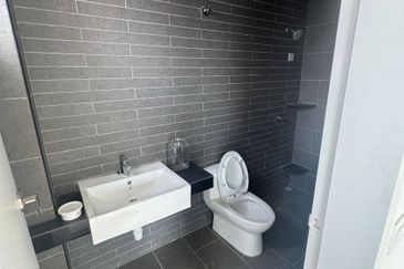 Krubong 2sty Terrace House CORNER LOT 55x70 4room 3bath 2 balcony Large area side land FREEHOLD Bare unit