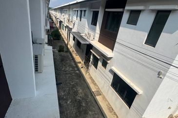 Krubong 2sty Terrace House CORNER LOT 55x70 4room 3bath 2 balcony Large area side land FREEHOLD Bare unit