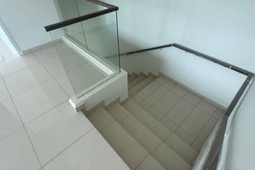 Krubong 2sty Terrace House CORNER LOT 55x70 4room 3bath 2 balcony Large area side land FREEHOLD Bare unit