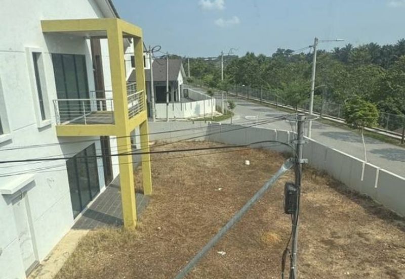 Krubong 2sty Terrace House CORNER LOT 55x70 4room 3bath 2 balcony Large area side land FREEHOLD Bare unit