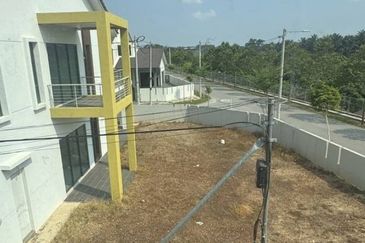 Krubong 2sty Terrace House CORNER LOT 55x70 4room 3bath 2 balcony Large area side land FREEHOLD Bare unit