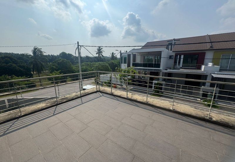Krubong 2sty Terrace House CORNER LOT 55x70 4room 3bath 2 balcony Large area side land FREEHOLD Bare unit