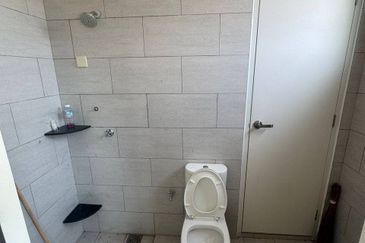 Krubong 2sty Terrace House CORNER LOT 55x70 4room 3bath 2 balcony Large area side land FREEHOLD Bare unit