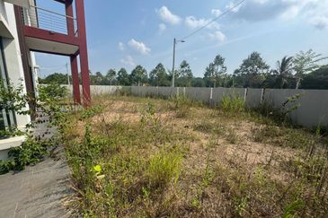 Krubong 2sty Terrace House CORNER LOT 55x70 4room 3bath 2 balcony Large area side land FREEHOLD Bare unit