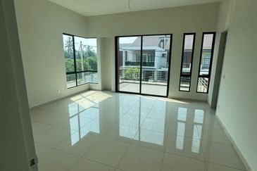 Krubong 2sty Terrace House CORNER LOT 55x70 4room 3bath 2 balcony Large area side land FREEHOLD Bare unit