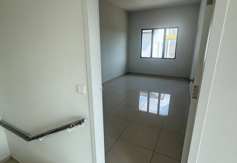 Krubong 2sty Terrace House CORNER LOT 55x70 4room 3bath 2 balcony Large area side land FREEHOLD Bare unit