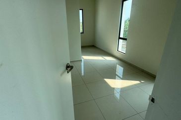 Krubong 2sty Terrace House CORNER LOT 55x70 4room 3bath 2 balcony Large area side land FREEHOLD Bare unit
