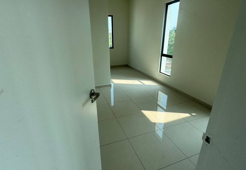 Krubong 2sty Terrace House CORNER LOT 55x70 4room 3bath 2 balcony Large area side land FREEHOLD Bare unit