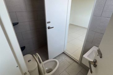 Krubong 2sty Terrace House CORNER LOT 55x70 4room 3bath 2 balcony Large area side land FREEHOLD Bare unit