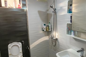 CHENG HEIGHTS CONDOMINIUM