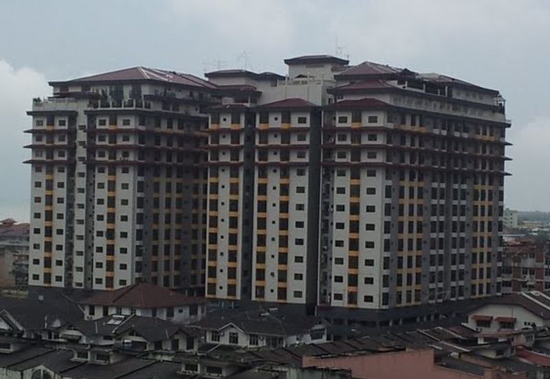 Straits Court Condominium Pasir Emas