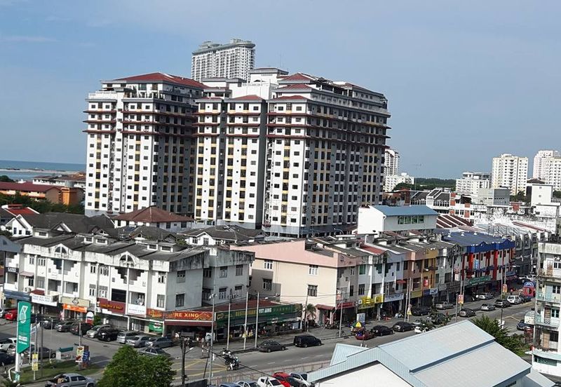 Straits Court Condominium Pasir Emas