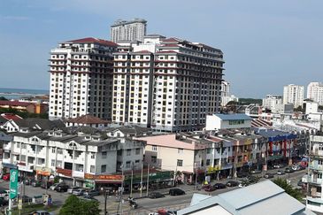 Straits Court Condominium Pasir Emas