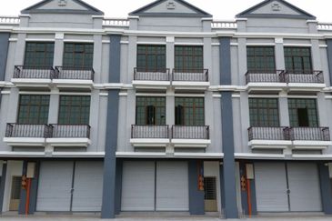 Limbongan Jaya 3sty Shop next to Kota Laksamana @ MAIN ROAD