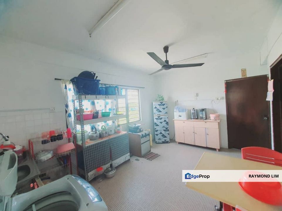 (BELOW MARKET) Lorong Pandan Kg Lapan Anika Flat Corner Lot 820 sqft 3 room 2 bath 1 Kitchen (Bank Valuation is RM 100k), Melaka, Melaka Tengah