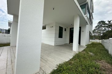 Oakridge Pantai Jerjak