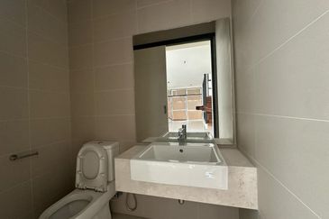 Oakridge Pantai Jerjak