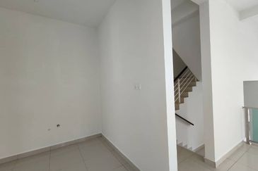 Stramax Residences @ Desaria