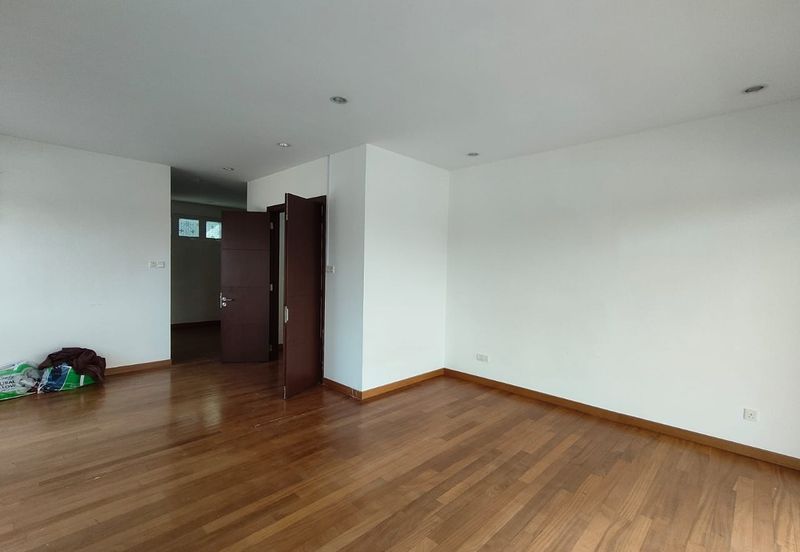 Raffles Residence 1818