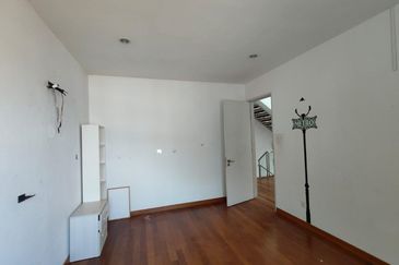 Raffles Residence 1818