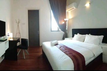 Raffles Residence 199