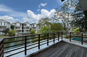 Emerald Bay @ Puteri harbour