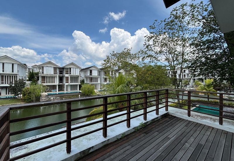 Emerald Bay @ Puteri harbour