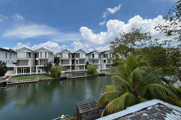 Emerald Bay @ Puteri harbour