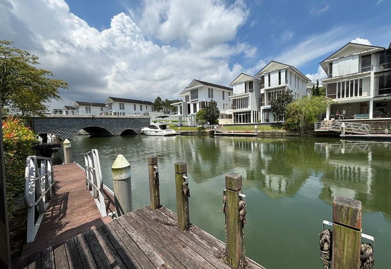 Emerald Bay @ Puteri harbour