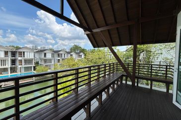 Emerald Bay @ Puteri harbour