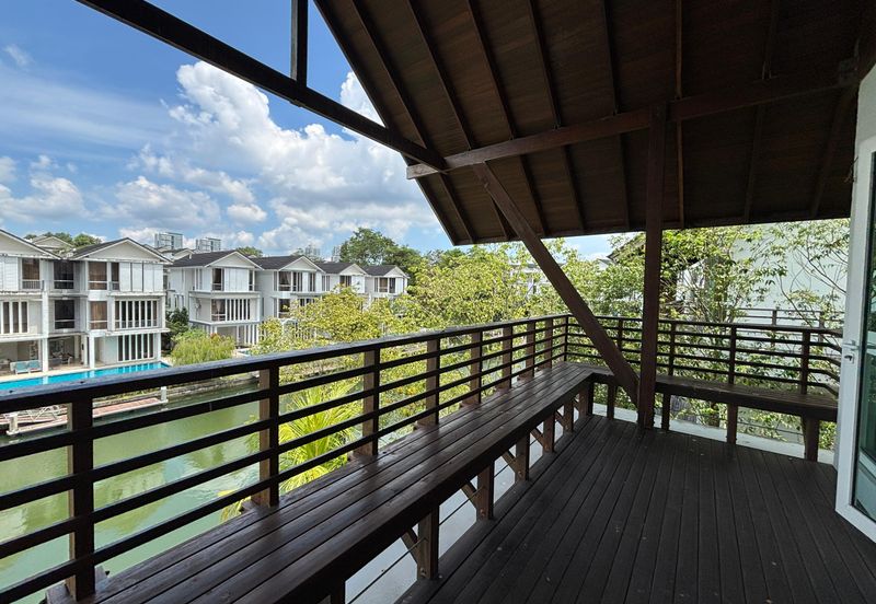 Emerald Bay @ Puteri harbour