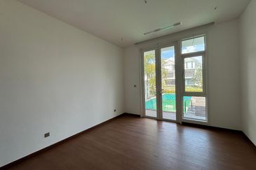 Emerald Bay @ Puteri harbour