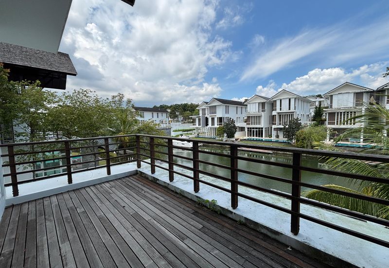 Emerald Bay @ Puteri harbour